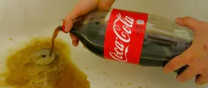 como-desatascar-el-fregadero-con-coca-cola